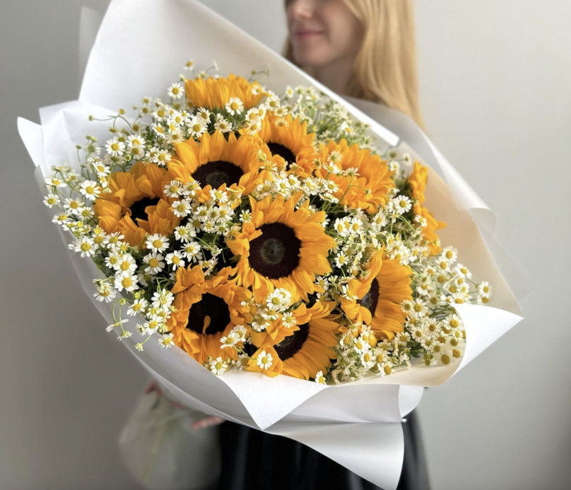 Summer Muse: 10 Sunflowers and Feverfew - Image 2